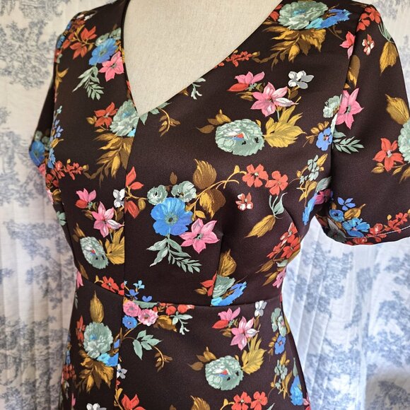 Size M Short Sleeve Knee Length Dress Vintage Fabric - Picture 5 of 10